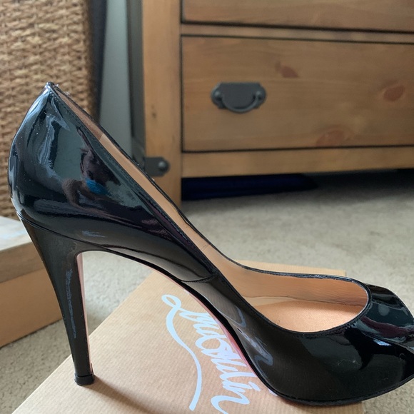 Sold-Christian Louboutin shoes - Picture 6 of 9